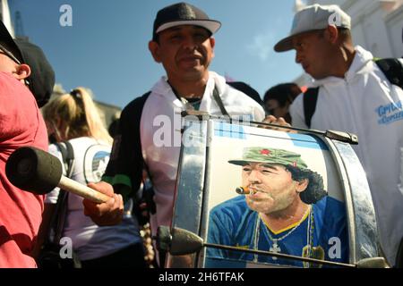 Manifestación en apoyo al Presidente Alberto Fernández al conmemorarse el día de la militancia, 17 de noviembre de 2021, Buenos Aires, Argentinien Stockfoto