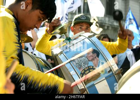 Manifestación en apoyo al Presidente Alberto Fernández al conmemorarse el día de la militancia, 17 de noviembre de 2021, Buenos Aires, Argentinien Stockfoto