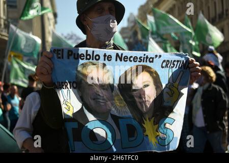 Manifestación en apoyo al Presidente Alberto Fernández al conmemorarse el día de la militancia, 17 de noviembre de 2021, Buenos Aires, Argentinien Stockfoto