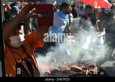 Manifestación en apoyo al Presidente Alberto Fernández al conmemorarse el día de la militancia, 17 de noviembre de 2021, Buenos Aires, Argentinien Stockfoto