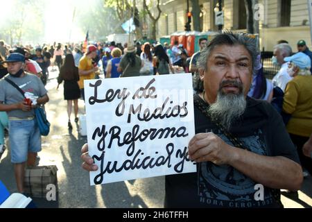 Manifestación en apoyo al Presidente Alberto Fernández al conmemorarse el día de la militancia, 17 de noviembre de 2021, Buenos Aires, Argentinien Stockfoto