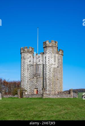 Hiorne Turm in Arundel Park, des AKA Hiorne Turm, eine Torheit des 18. Jahrhunderts von Sir Francis Hiorne in Arundel Park, Arundel, West Sussex, Großbritannien gebaut. Stockfoto