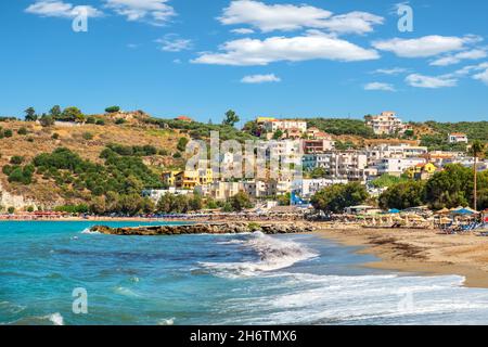 Blick auf das Meer im Dorf Kalyves. Kreta, Griechenland Stockfoto