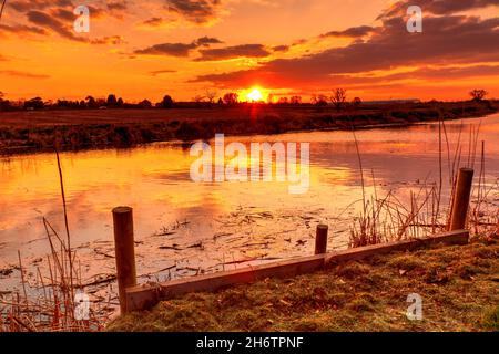 Sonnenuntergang Bridgwater und Taunton Kanal Somerset Abend England Großbritannien Stockfoto