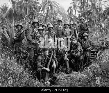 BOUGAINVILLE, PAZIFISCHER OZEAN - 1944. Januar - Diese Männer haben sich den blutigen Ruf erworben, talentierte Dschungelkämpfer zu sein. Sie sind US Marine Raiders Stockfoto