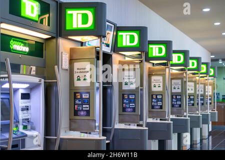 Automat (ATM) der Toronto Dominion (TD) Bank im unterirdischen PFAD in der Innenstadt.Nov 18, 2021 Stockfoto