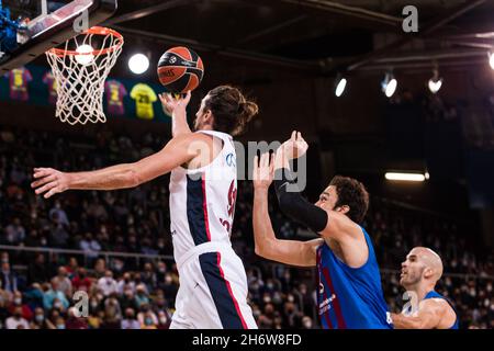 Alexey Shved von CSKA Moscow während des EuroLeague-Basketballmatches der Turkish Airlines zwischen dem FC Barcelona und dem CSKA Moscow am 17. November 2021 im Palau Blaugrana in Barcelona, Spanien - Foto: Javier Borrego/DPPI/LiveMedia Stockfoto