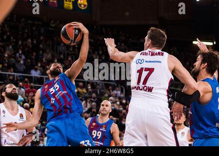 Nikola Mirotic vom FC Barcelona während des EuroLeague-Basketballmatches der Turkish Airlines zwischen dem FC Barcelona und dem CSKA Moskau am 17. November 2021 im Palau Blaugrana in Barcelona, Spanien - Foto: Javier Borrego/DPPI/LiveMedia Stockfoto