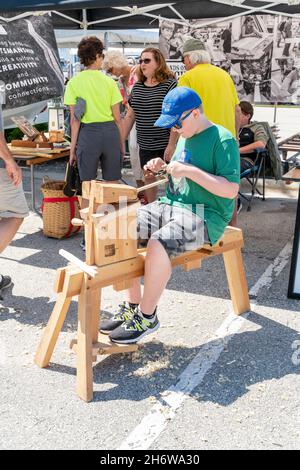 Diese Bilder stammen von einem Sitka DIY Boot Building Festival, das ich im vergangenen Sommer im Door County Maritime Museum in Sturgeon Bay Wisconsin fotografiert habe. Stockfoto