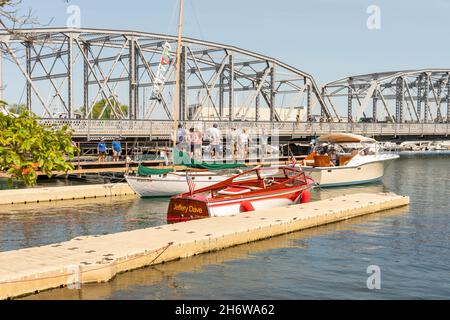 Diese Bilder stammen von einem Sitka DIY Boot Building Festival, das ich im vergangenen Sommer im Door County Maritime Museum in Sturgeon Bay Wisconsin fotografiert habe. Stockfoto