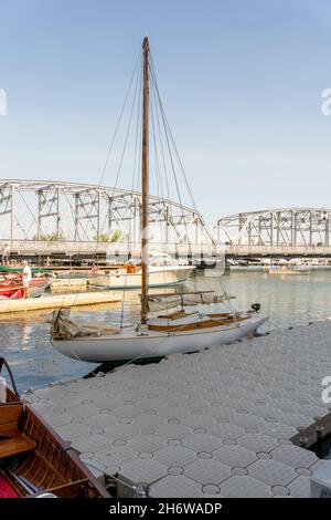 Diese Bilder stammen von einem Sitka DIY Boot Building Festival, das ich im vergangenen Sommer im Door County Maritime Museum in Sturgeon Bay Wisconsin fotografiert habe. Stockfoto