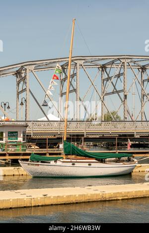 Diese Bilder stammen von einem Sitka DIY Boot Building Festival, das ich im vergangenen Sommer im Door County Maritime Museum in Sturgeon Bay Wisconsin fotografiert habe. Stockfoto