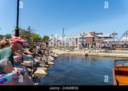 Diese Bilder stammen von einem Sitka DIY Boot Building Festival, das ich im vergangenen Sommer im Door County Maritime Museum in Sturgeon Bay Wisconsin fotografiert habe. Stockfoto