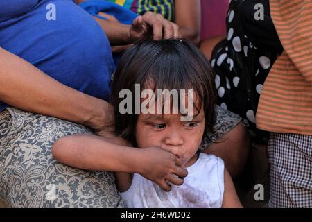 Verbranntes Gebiet in Manila, Philippinen. Schätzungen zufolge befinden sich in der Brandzone 800 Familien, davon 2.000 betroffen. Stockfoto