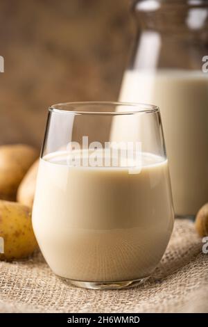 Kartoffelmilch Alternative nicht Milchgetränk Stockfoto