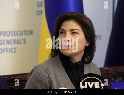Nicht exklusiv: KIEW, UKRAINE - 17. NOVEMBER 2021 - Generalanwältin der Ukraine Iryna Venediktova hält eine Unterweisung, um über die Untersuchung von t sprechen Stockfoto