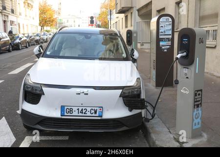 BELIB' DAS ÖFFENTLICHE NETZ VON LADESTATIONEN FÜR ELEKTROFAHRZEUGE IN PARIS Stockfoto