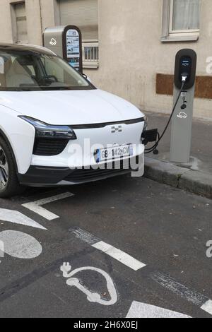 BELIB' DAS ÖFFENTLICHE NETZ VON LADESTATIONEN FÜR ELEKTROFAHRZEUGE IN PARIS Stockfoto