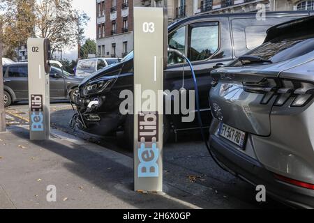 BELIB' DAS ÖFFENTLICHE NETZ VON LADESTATIONEN FÜR ELEKTROFAHRZEUGE IN PARIS Stockfoto