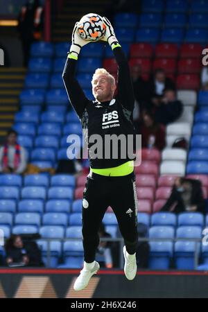 LONDON, ENGLAND - 3. OKTOBER 2021: Kasper Schmeichel aus Leicester im Vorfeld des Spielwochenspiels der Premier League 7 zwischen dem Crystal Palace FC und dem City FC Leicester im Selhurst Park im Jahr 2021-22. Copyright: Cosmin Iftode/Picstaff Stockfoto