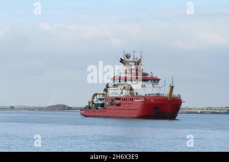 Das Polarforschungsschiff RRS Sir David Attenborough verlässt Harwich auf seiner Jungfernfahrt in die Antarktis Stockfoto