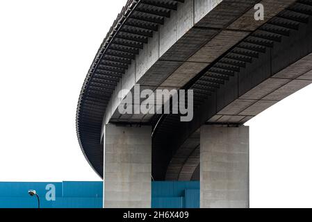 Vilvoorde, Flämische Region - Belgien - 10 17 2021: Autobahnring-Brücke Stockfoto