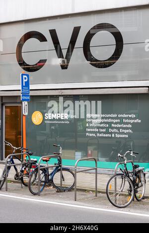 Vilvoorde, Flämische Region - Belgien - 10 17 2021: Eingang des Schulcampus Sempre für Erwachsenenbildung Stockfoto