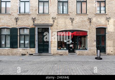 Vilvoorde, Flämische Region - Belgien - 10 17 2021: Fassade eines Einzelhandelsgeschäften für Handtaschen Stockfoto