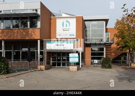 Vilvoorde, Flämische Region - Belgien - 10 17 2021: Das Gebäude des lokalen Kulturzentrums Stockfoto