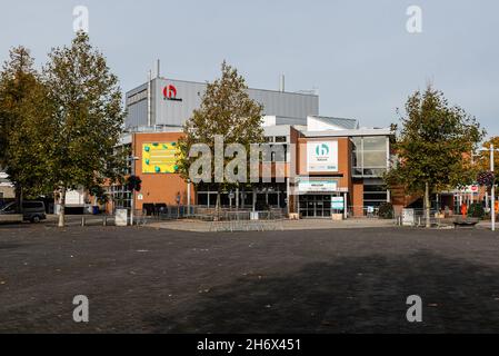 Vilvoorde, Flämische Region - Belgien - 10 17 2021: Das Gebäude des lokalen Kulturzentrums Stockfoto