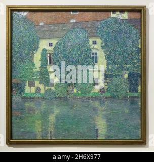 Gemälde „Schloss Kammer am Attersee III“ des österreichischen Symbolisten Gustav Klimt (1909-1910) im Belvedere Museum in Wien, Österreich. Stockfoto