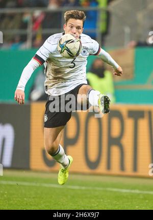 Noah Katterbach, DFB U21 Nr.3 im Spiel DEUTSCHLAND U21 - SAN MARINO 4-0 U 21 Europameisterschaft Qualifikation , Ingolstadt, 16. November 2021. Staffel 2021/2022 © Peter Schatz / Alamy Live News Stockfoto