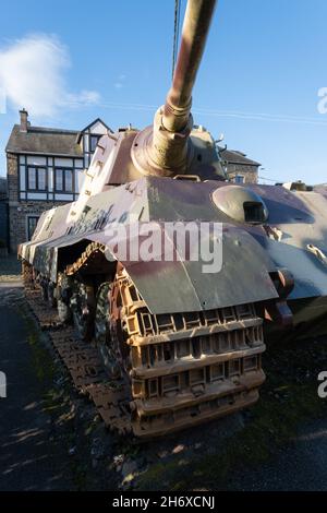 Stoumont, Belgien - 29. Oktober 2021. Dieser deutsche Tiger II Tank (Panzer VI B-Typ oder King Tiger) wurde von Peipers 1st SS Panzer Regiment links, wenn es h Stockfoto