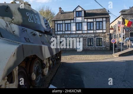 Stoumont, Belgien - 29. Oktober 2021. Dieser deutsche Tiger II Tank (Panzer VI B-Typ oder King Tiger) wurde von Peipers 1st SS Panzer Regiment links, wenn es h Stockfoto