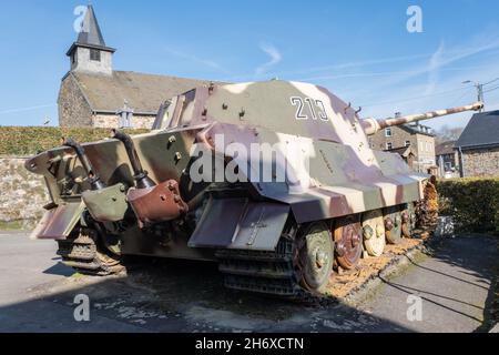 Stoumont, Belgien - 29. Oktober 2021. Dieser deutsche Tiger II Tank (Panzer VI B-Typ oder King Tiger) wurde von Peipers 1st SS Panzer Regiment links, wenn es h Stockfoto