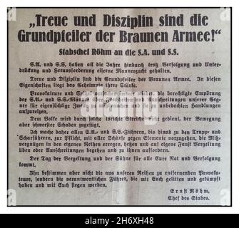 ERNST ROHM APPELLIERT AN DIE SA & SS für Disziplin in der braunen Armee. Ernst Julius Günther Röhm war ein deutscher Militäroffizier und ein frühes Mitglied der Nazi-Partei. Als eines der Mitglieder ihres Vorgängers, der Deutschen Arbeiterpartei, war er ein enger Freund und früher Verbündeter Adolf Hitlers und Mitbegründer der Sturmabteilung, der Miliz der NSDAP, und später deren Kommandeur. In diesem Appell rügt Ernst Röhm die SA- und SS-Mitglieder, die „auf eigene Initiative Vergeltung üben“ und macht deutlich, dass der „Tag der Vergeltung“ von den „verantwortlichen Führern“ bestimmt wird. Stockfoto