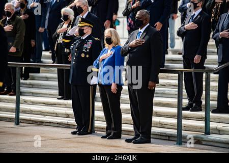 Arlington, Virginia, USA. November 2021. 68. National Veterans Day Observance auf dem Arlington National Cemetery Credit: U.S. Navy/ZUMA Press Wire Service/ZUMAPRESS.com/Alamy Live News Stockfoto