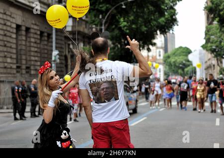 22. Februar 2020:bei einer Karnevalsparade in Rio de Janeiro kritisieren Feiernden den brasilianischen Wirtschaftsminister Paulo Guedes politisch Stockfoto