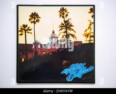 LP-Cover des Albums Hotel California, das 1976 von der amerikanischen Band The Eagles veröffentlicht wurde Stockfoto