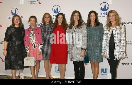 Beth Shapiro und seine Gruppe nehmen am 18. November 2021 am 34. Jährlichen Power Lunch im Plaza Hotel in New York, New York, USA, Teil. Robin Platzer/ Twin Images/ Credit: SIPA USA/Alamy Live News Stockfoto