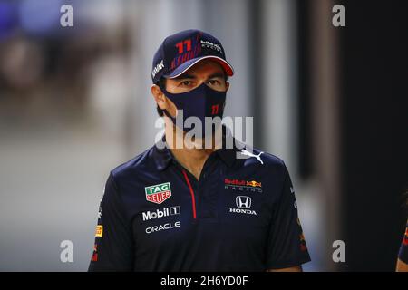 PEREZ Sergio (mex), Red Bull Racing Honda RB16B, Portrait während des Formel 1 Ooredoo Qatar Grand Prix 2021, 20. Lauf der FIA Formel 1 Weltmeisterschaft 2021 vom 19. Bis 21. November 2021 auf dem Losail International Circuit, in Lusail, Katar - Foto: Xavi Bonilla/DPPI/LiveMedia Stockfoto
