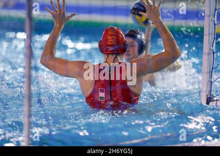 Rom, Italien. November 2021. E. Eichelberger (SIS Roma) während des Spiels SIS Roma gegen ZVL 1886 Center, Waterpolo EuroLeague Frauen in Rom, Italien, November 18 2021 Quelle: Independent Photo Agency/Alamy Live News Stockfoto