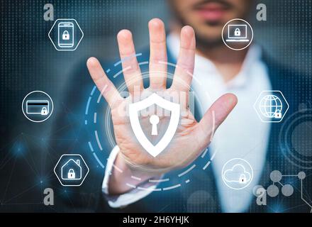 Cyber-Sicherheit und Datenschutz. Schutz von Netzwerken und Technologien Stockfoto