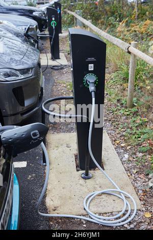 Das Laden von Elektrofahrzeugen. Stockfoto