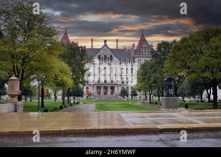 Albany, New York, USA. Das New York State Capitol Building, das Teil des Empire State Plaza Komplexes im Capitol Park ist. Stockfoto