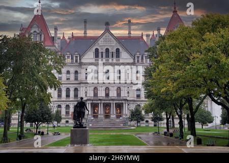 Albany, New York, USA. Das New York State Capitol Building, das Teil des Empire State Plaza Komplexes im Capitol Park ist. Stockfoto