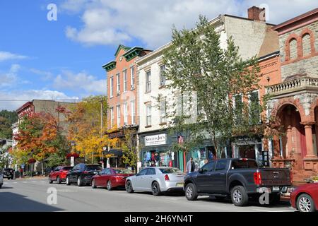 Cooperstown, New York, USA. Saubere und malerische Straße in der kleinen, im Bundesstaat New York gelegenen Stadt Cooperstown. Stockfoto