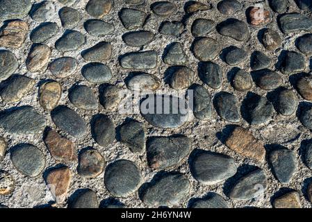 Nahaufnahme Textur von Steinen mit Zement platziert. Salvador, Bahia, Brasilien. Stockfoto