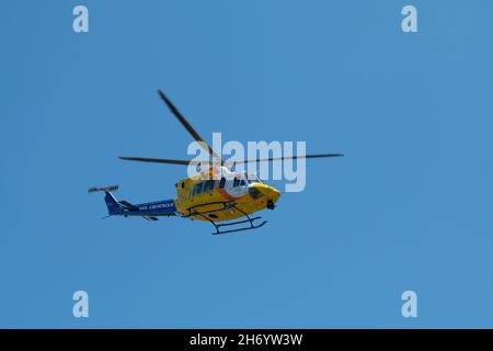 Der CQ-Rettungshubschrauber wird vom Mackay Base Hospital in Mackay, Queensland, Australien, abgeheben Stockfoto