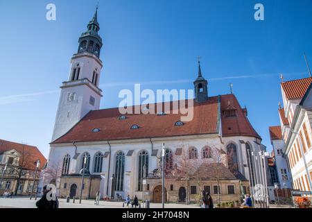 HOEXTER, DEUTSCHLAND - 04. Apr 2021: Der Turm der Stadtkirche St. Marien in Celle, Deutschland Stockfoto